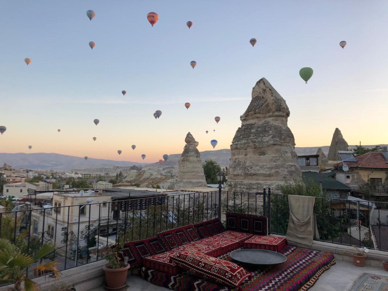 Cappadocia Stone Palace Goreme Bagian luar foto